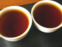雪印青餅80年代7532七子餅茶プーアル茶と7532七子餅茶薄紙80年代プーアル茶