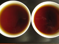 7542七子餅茶80年代プーアル茶と、73青餅7542七子餅茶の飲み比べ