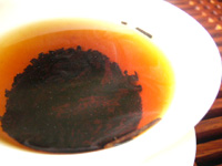 湯の色は透明感がある7562磚茶プーアール茶