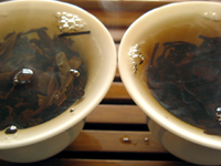 左「92紅帯青餅」　右「七子紅帯青餅」