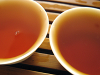 左「92紅帯青餅」　右「七子紅帯青餅」