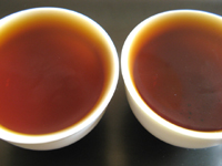 左：大益甲級沱茶98年　右：天字沱茶90年代