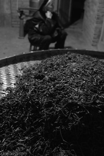 丁家老寨青餅2012年プーアル茶