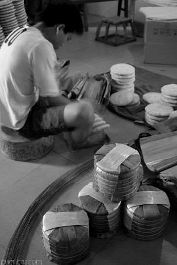 丁家老寨青餅2012年プーアル茶