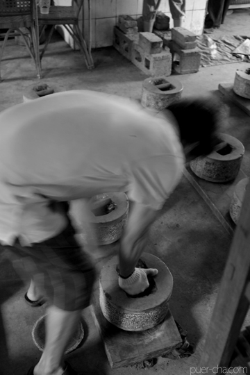 丁家老寨青餅2012年プーアル茶