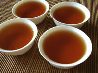 プーアル茶を蓋碗で淹れる