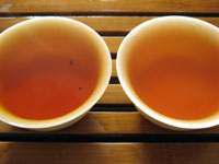 8892後期紅印圓茶と黄印7542七子餅茶