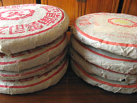 8892後期紅印圓茶と黄印7542七子餅茶