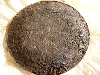 後期紅印鉄餅プーアル茶の表面