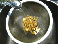 干し貝や干し蝦や白人参を火鍋のスープにする