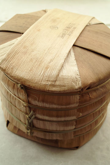 漫撒古樹青餅2013年プーアル茶