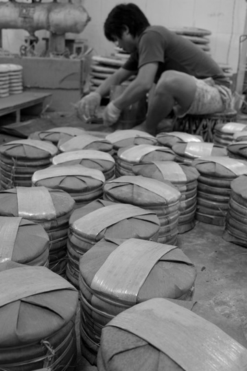 易武春風青餅プーアル茶