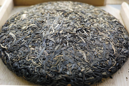 易武春風青餅プーアル茶