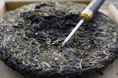 易武春風青餅プーアル茶