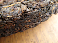 側面は平ら　早期藍印鉄餅プーアル茶