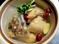 薬膳スープ水を入れた状態