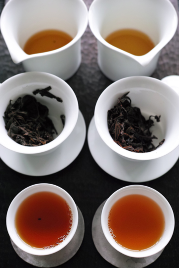 章朗古樹紅餅2016年2つの茶湯の色
