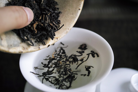 章朗古樹紅餅2016年と青印