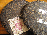 「紫大益7542青餅00年」と「紫大益4号青餅03年」